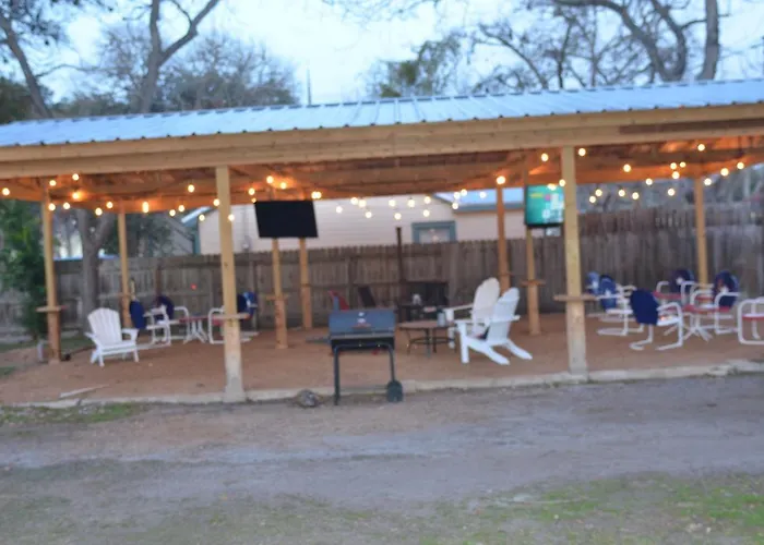 The Oak Motel