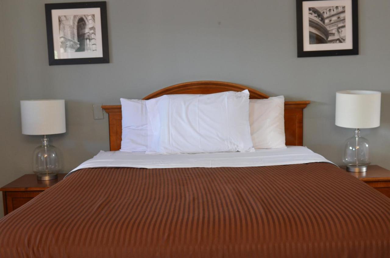The Oak Motel La Grange